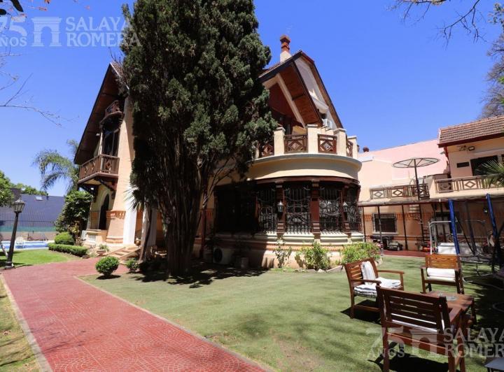 Casa · 702m² · 6 Ambientes · 5 Cocheras