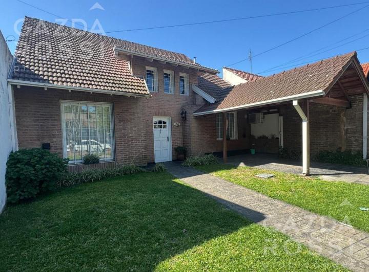 Casa · 180m² · 5 Ambientes · 2 Cocheras