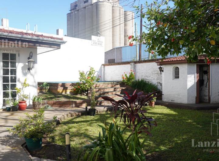 Casa · 200m² · 5 Ambientes · 1 Cochera
