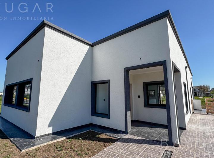 Casa · 156m² · 5 Ambientes · 2 Cocheras