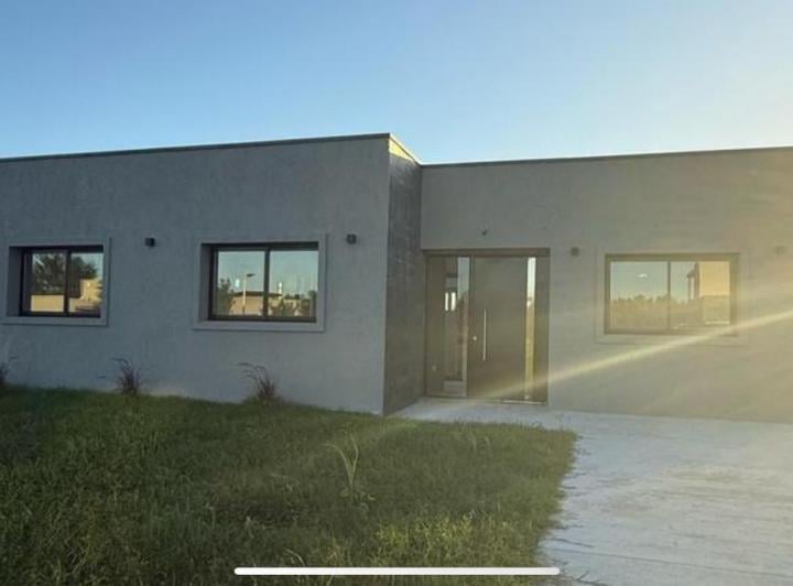 Casa · 168m² · 5 Ambientes · 4 Cocheras