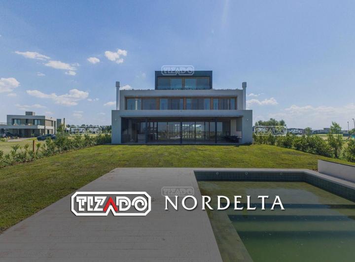 Casa · 336m² · 6 Ambientes · 2 Cocheras