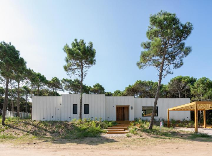 Casa · 180m² · 4 Ambientes · 2 Cocheras
