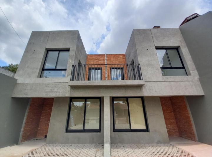 Casa · 122m² · 4 Ambientes · 2 Cocheras