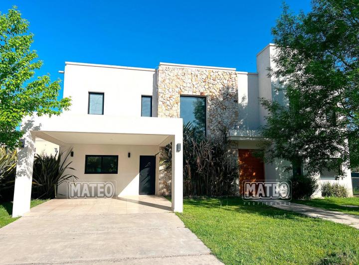 Casa · 280m² · 5 Ambientes · 2 Cocheras