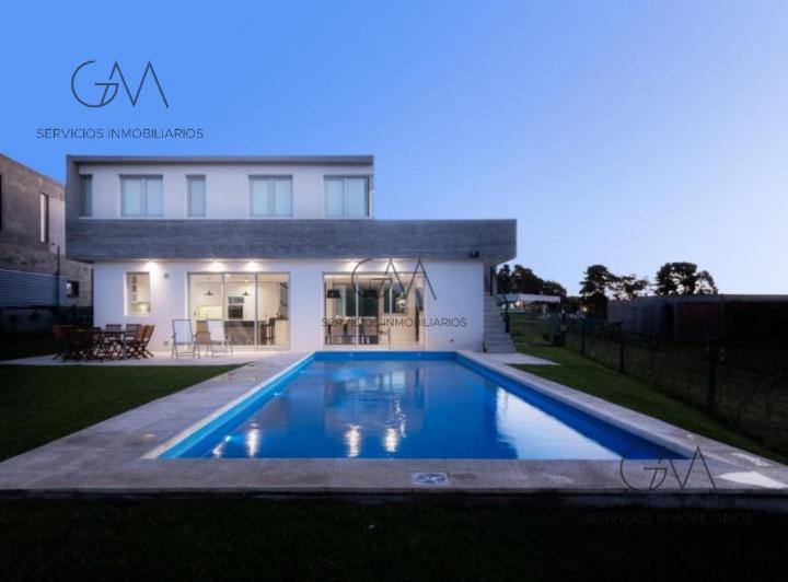 Casa · 280m² · 5 Ambientes