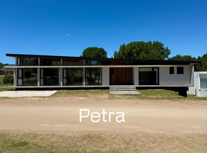 Casa · 315m² · 6 Ambientes · 1 Cochera