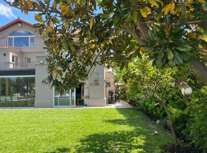 Casa · 502m² · 6 Ambientes · 1 Cochera