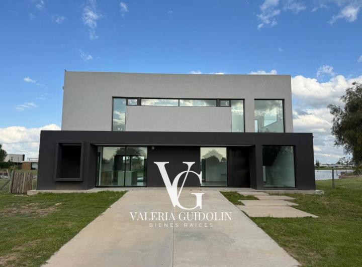 Casa · 170m² · 5 Ambientes · 2 Cocheras