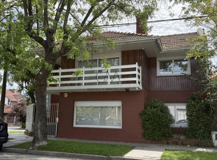 Casa · 162m² · 4 Ambientes · 1 Cochera
