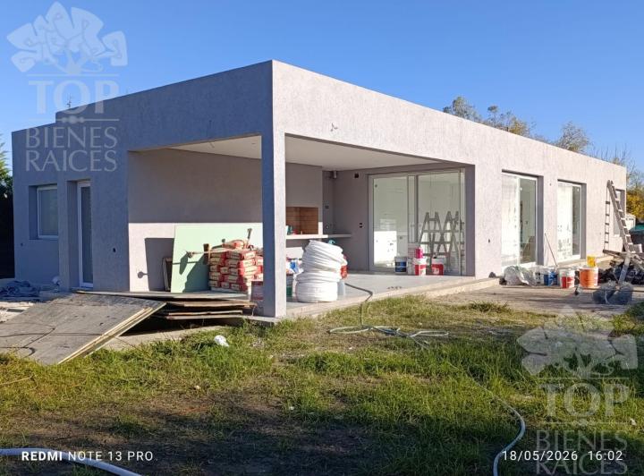 Casa · 180m² · 5 Ambientes