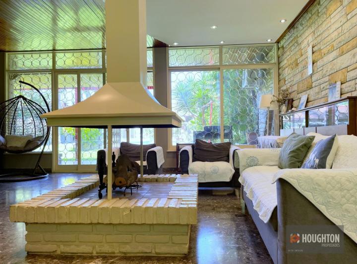 Casa · 541m² · 7 Ambientes · 4 Cocheras