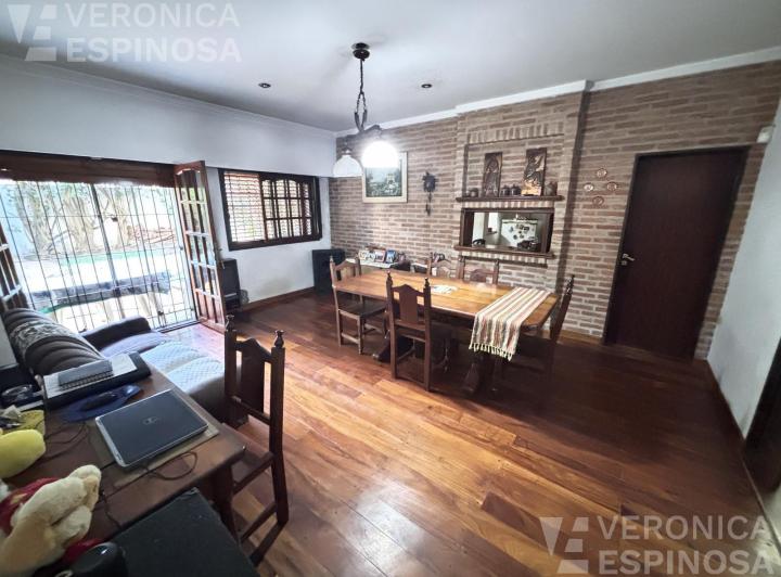 Casa · 165m² · 3 Ambientes · 2 Cocheras