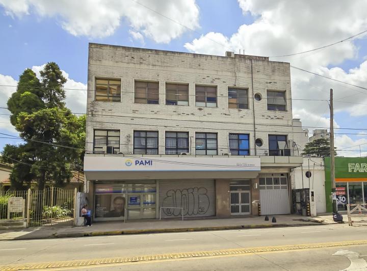 Edificio · 2727m²