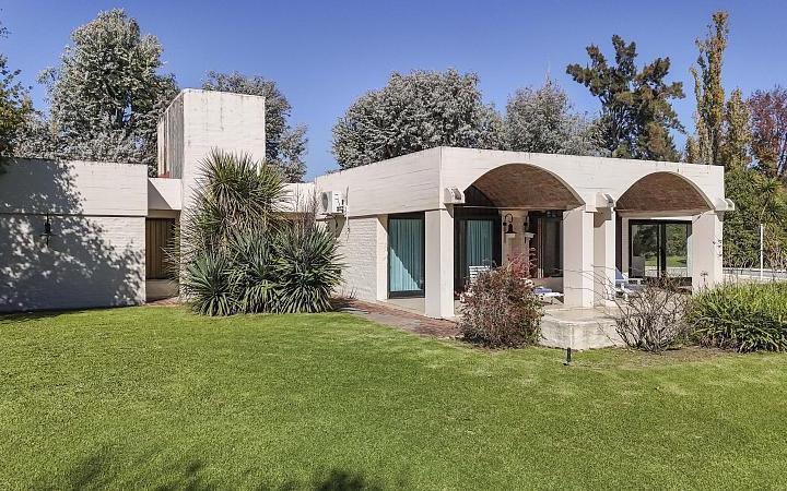 Casa · 250m² · 7 Ambientes