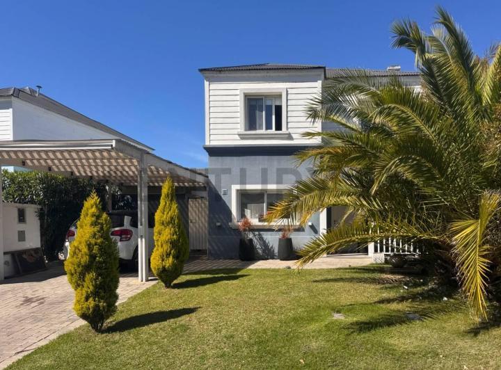 Casa · 129m² · 4 Ambientes · 2 Cocheras