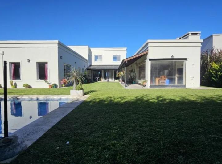 Casa · 306m² · 4 Ambientes · 2 Cocheras