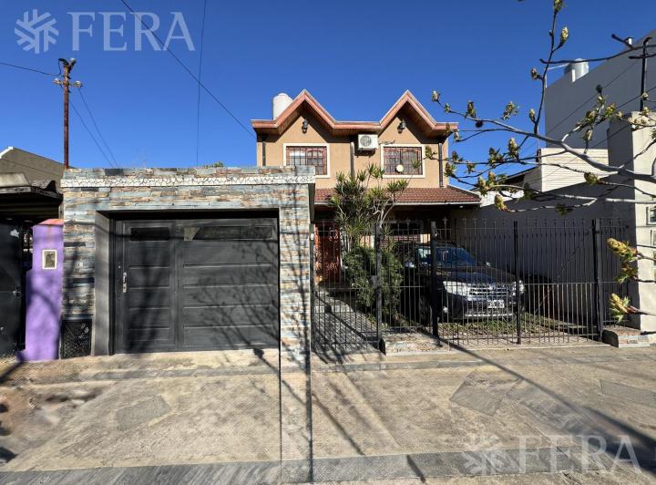 Casa · 226m² · 5 Ambientes · 1 Cochera
