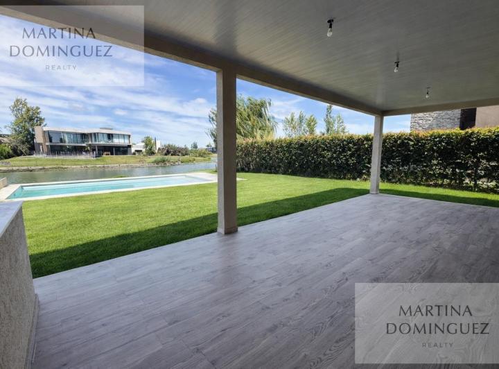 Casa · 183m² · 5 Ambientes · 2 Cocheras