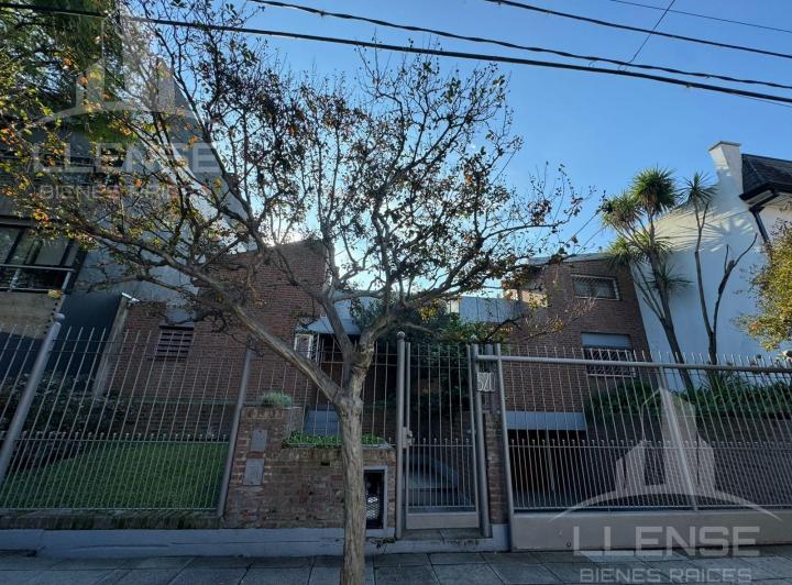 Casa · 293m² · 5 Ambientes · 2 Cocheras