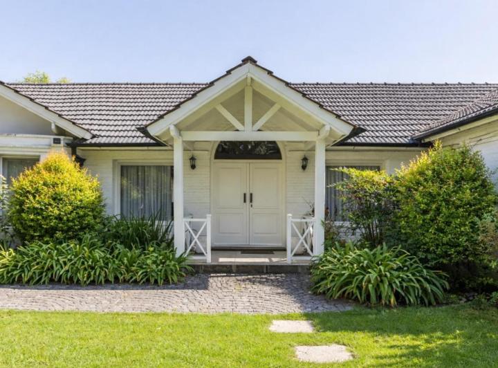 Casa · 500m² · 5 Ambientes · 2 Cocheras