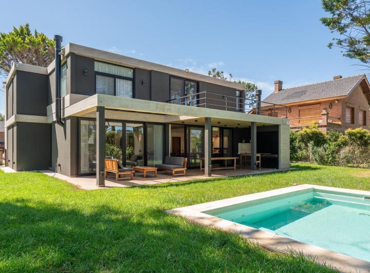 Casa · 250m² · 5 Ambientes · 1 Cochera
