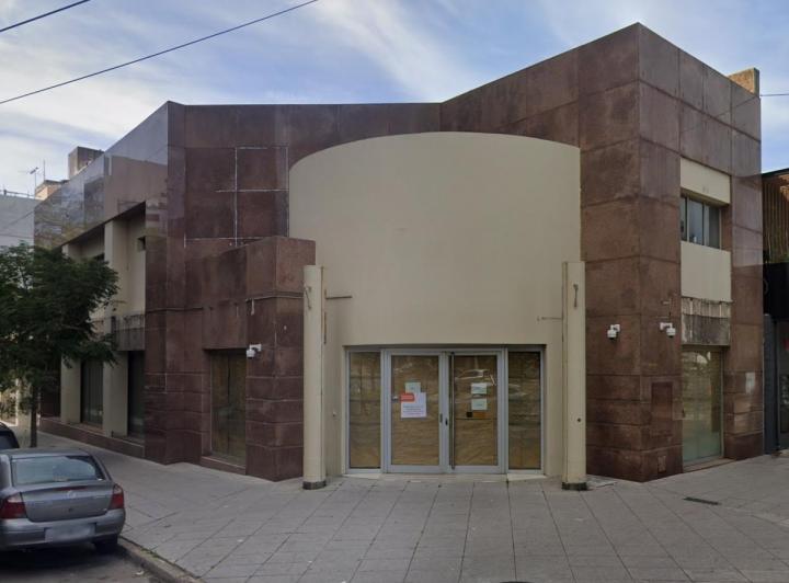 Local comercial · 415m² · 4 Cocheras