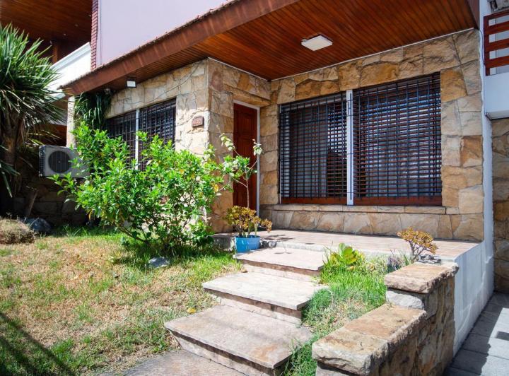 Casa · 249m² · 4 Ambientes · 2 Cocheras