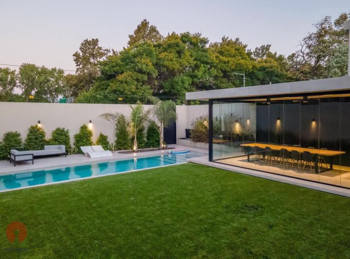 Casa · 355m² · 5 Ambientes · 2 Cocheras