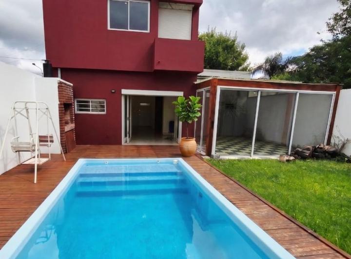 Casa · 173m² · 3 Dormitorios · 3 Cocheras
