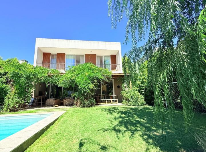 Casa · 219m² · 5 Ambientes