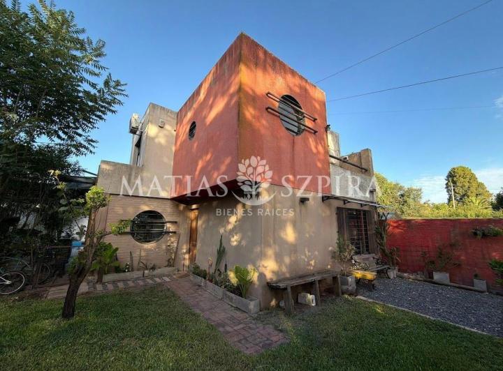 Casa · 180m² · 4 Ambientes · 2 Cocheras