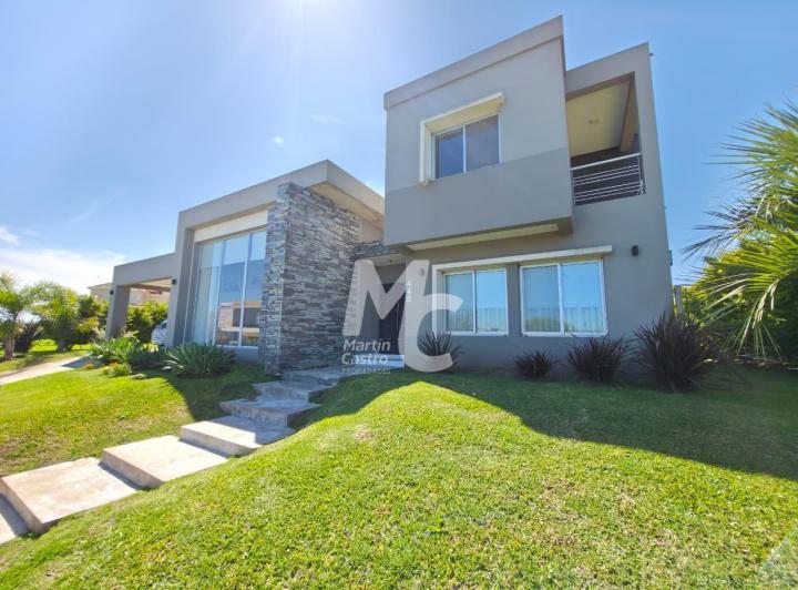 Casa · 1080m² · 6 Ambientes