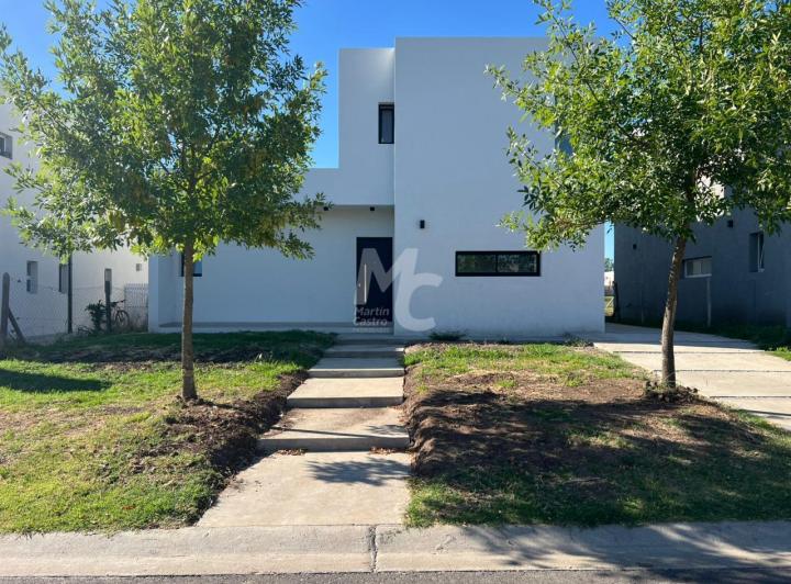 Casa · 160m² · 5 Ambientes · 1 Cochera