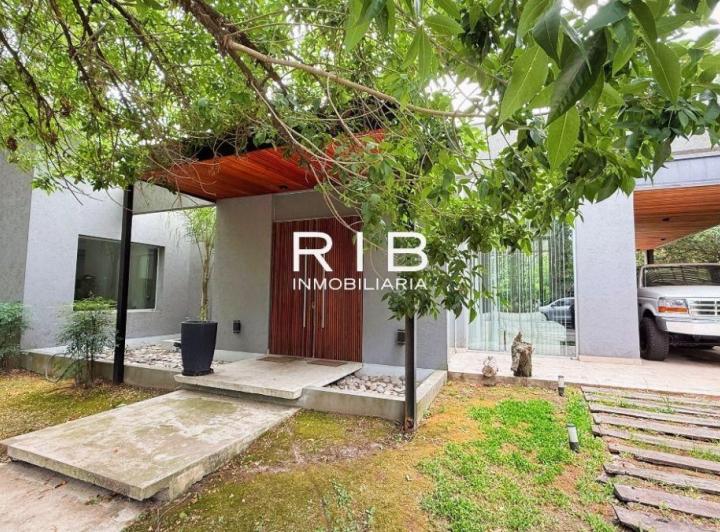 Casa · 275m² · 4 Ambientes · 1 Cochera