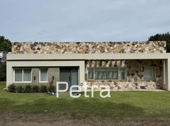 Casa · 165m² · 5 Ambientes · 1 Cochera