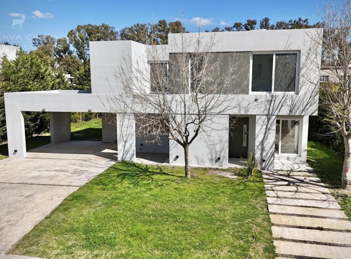 Casa · 174m² · 5 Ambientes · 2 Cocheras