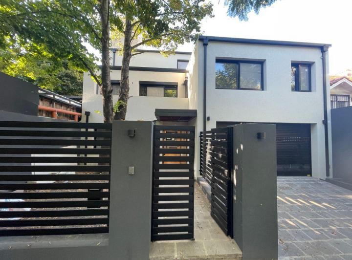 Casa · 485m² · 5 Ambientes · 2 Cocheras