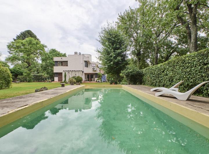 Casa · 160m² · 5 Ambientes · 2 Cocheras