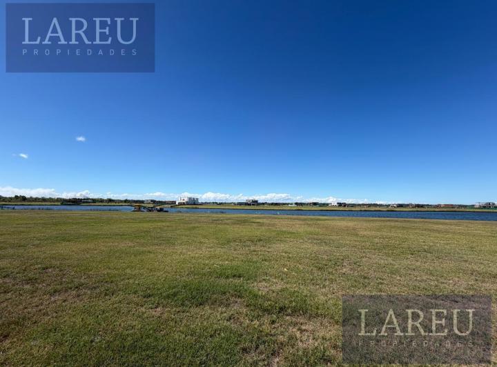 Terreno · 1076m²