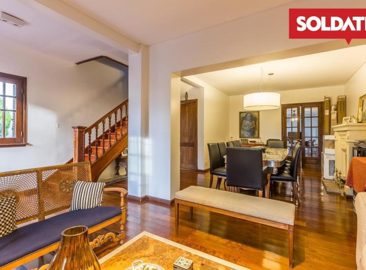 Casa · 200m² · 5 Ambientes · 2 Cocheras