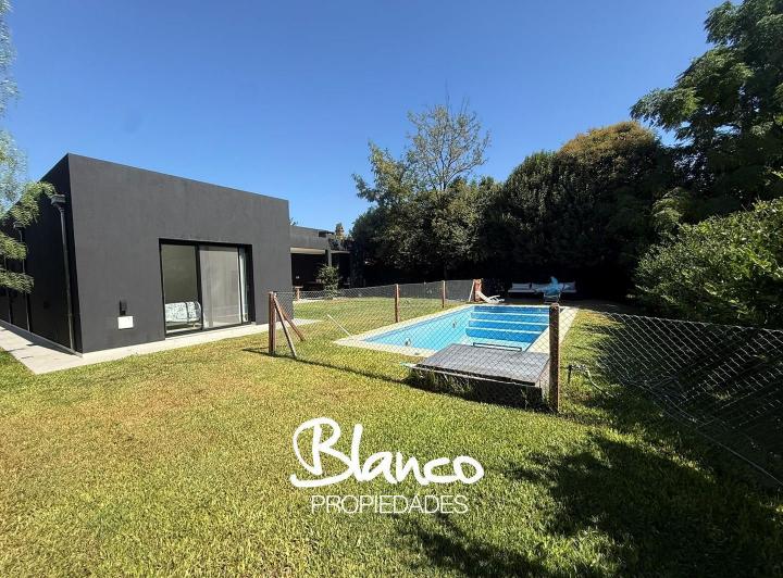 Casa · 162m² · 4 Ambientes · 1 Cochera