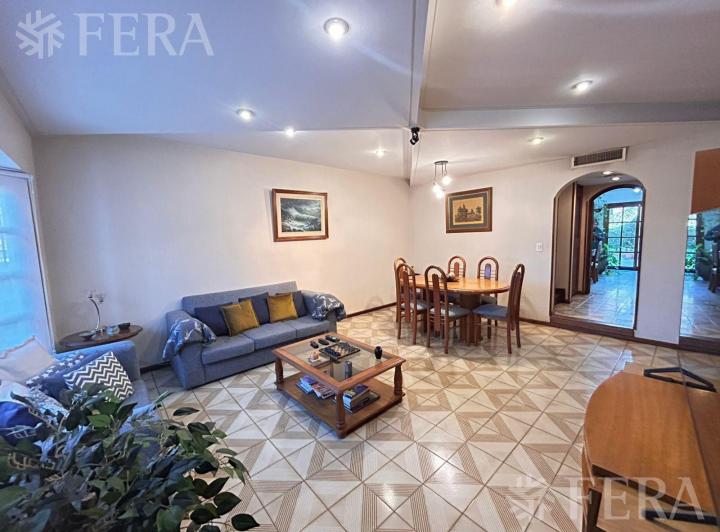 Casa · 201m² · 4 Ambientes · 1 Cochera