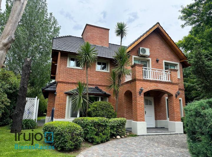 Casa · 187m² · 6 Ambientes · 6 Cocheras