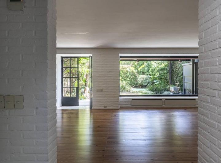 Casa · 330m² · 5 Dormitorios · 2 Cocheras