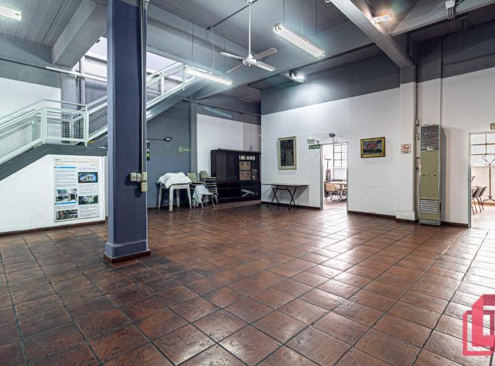 Local comercial · 496m² · 10 Ambientes · 1 Cochera