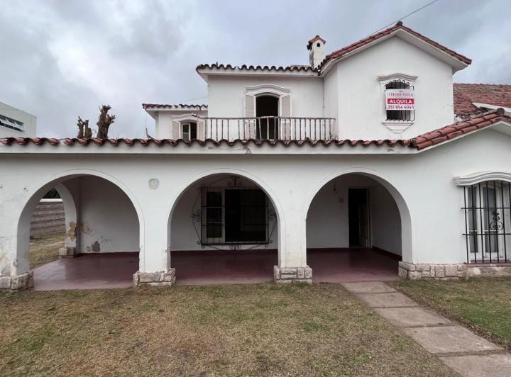 Local comercial · 330m² · 7 Ambientes · 1 Cochera