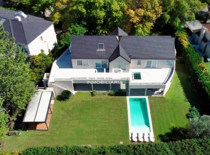Casa · 549m² · 6 Ambientes · 4 Cocheras