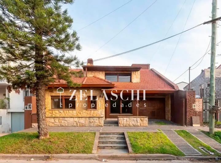 Casa · 112m² · 3 Dormitorios · 2 Cocheras