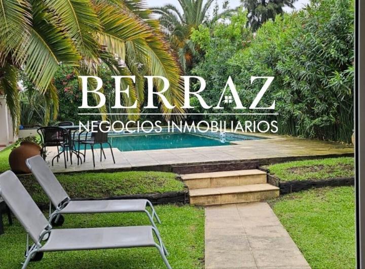Casa · 220m² · 4 Ambientes · 2 Cocheras